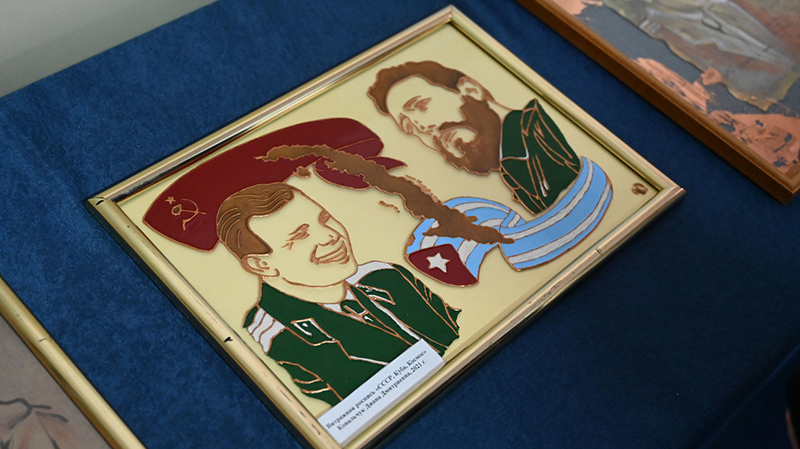 Картина Гагарина и Кастро победительницы Фериде Усмановой