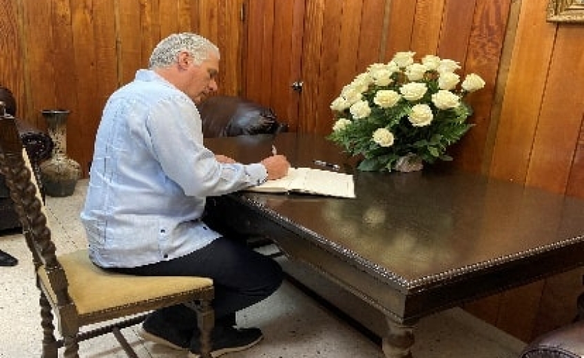 Президент Кубы подписал книгу соболезнований в связи с терактом в России