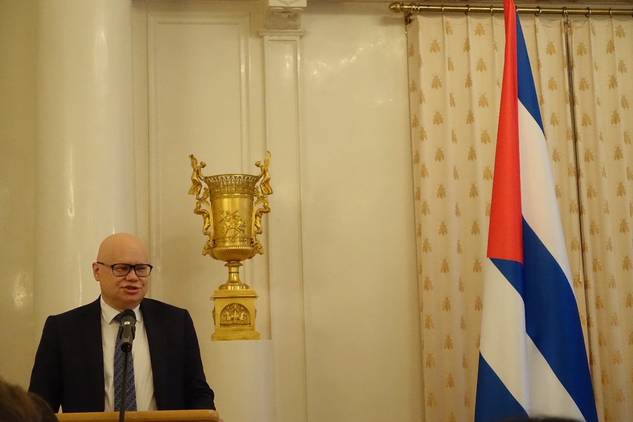 Выступает президент Российского общества дружбы с Кубой А.М. Лавров