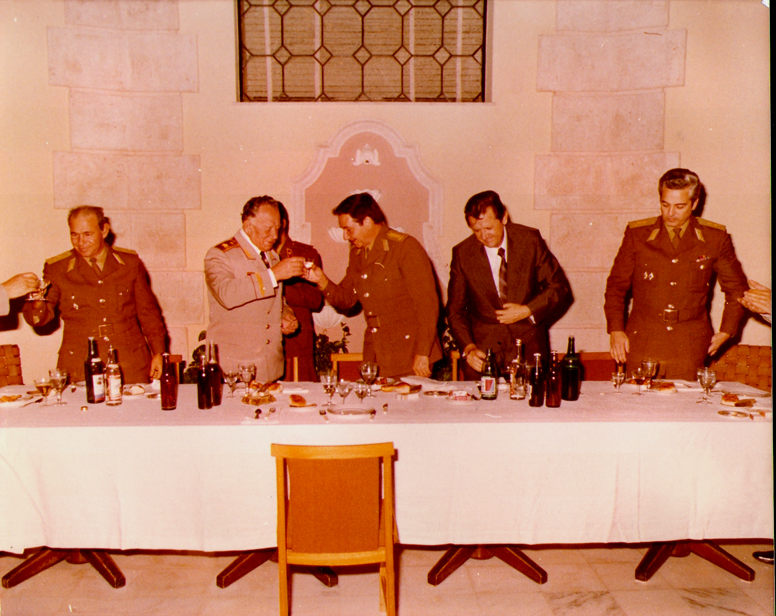Фото 23. Тосты за укрепление советско- кубинской дружбы и боевого содружества между вооруженными силами СССР и Республики Куба.