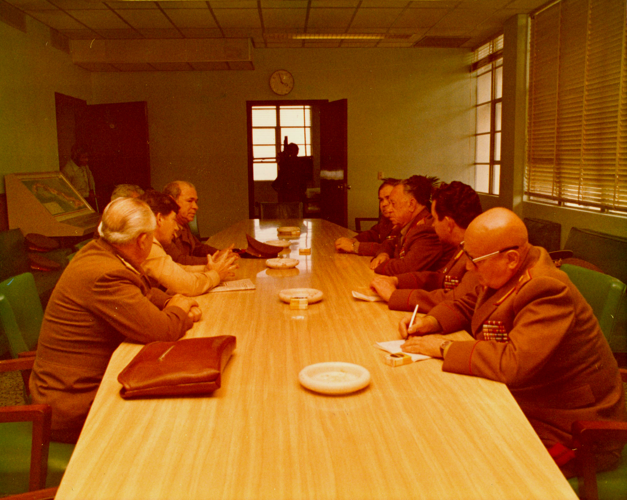 Фото 8. Дружеская беседа в Центральном политическом управлении РВС Кубы