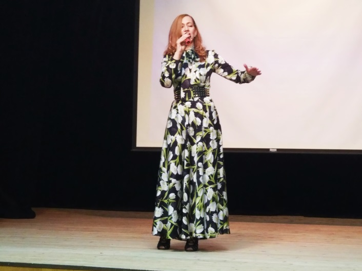 Наталья Тарабрина поёт песню «Журавли»