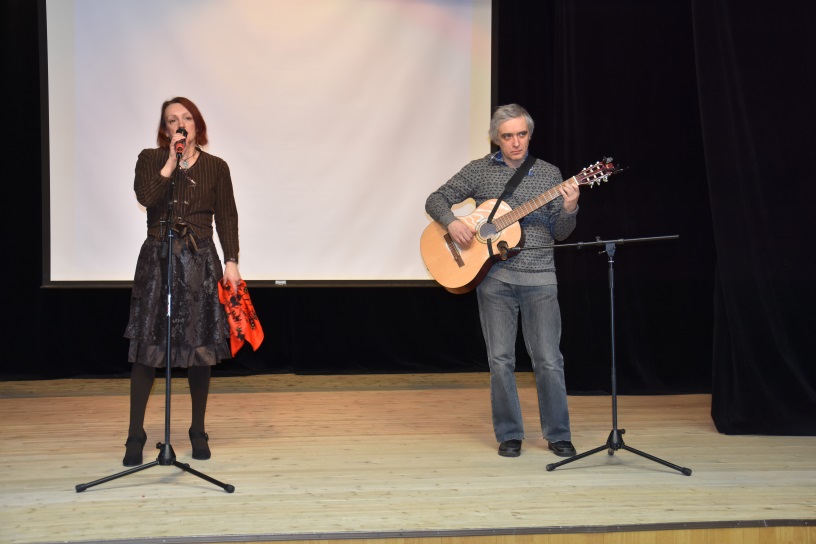 Элина и Владимир Гочуа исполняют песню «Баллада о фотокарточке»