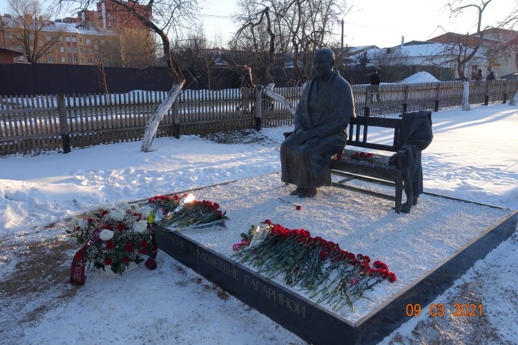 Памятник Анне Тимофеевне Гагариной, маме Юрия Гагарина
