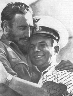 Черно-белое фото Гагарина и Кастро