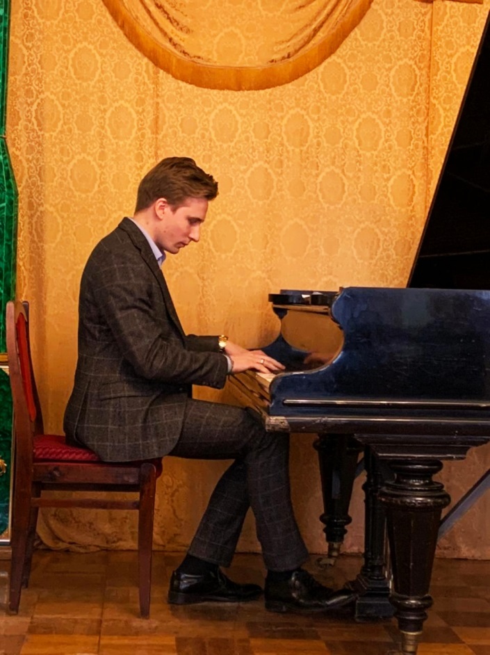Пианист Михаил Гаврилов