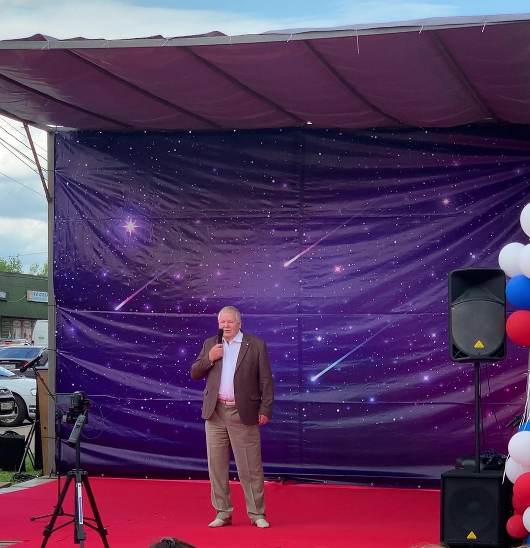 На фото вице-президента РОДК Богданова С.В. говорит со сцены поздравительную речь