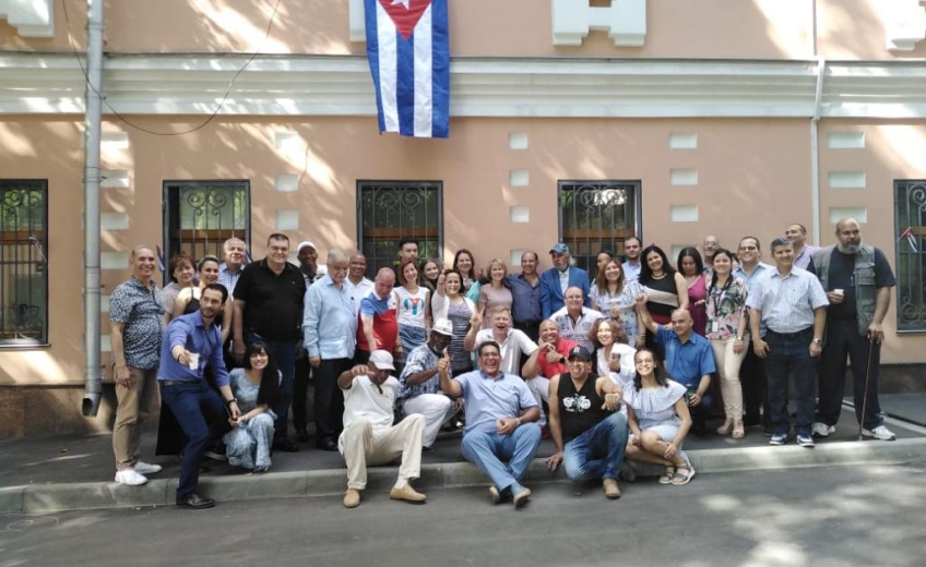 Ассоциация кубинцев, проживающих в России, отмечает 69-ю годовщину Дня Национального восстания и Дня Мостов Любви против блокады