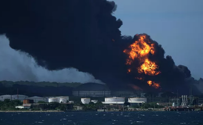 Россия и Куба находятся в контакте по вопросам пожара на нефтехранилище