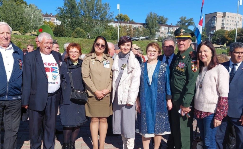 Город Череповец украшен к ежегодной встрече советских ветеранов, служивших на Кубе